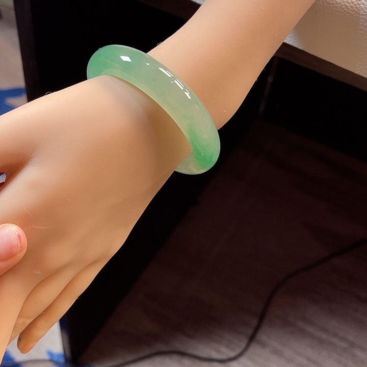 石英质玉手镯未镶嵌M****?