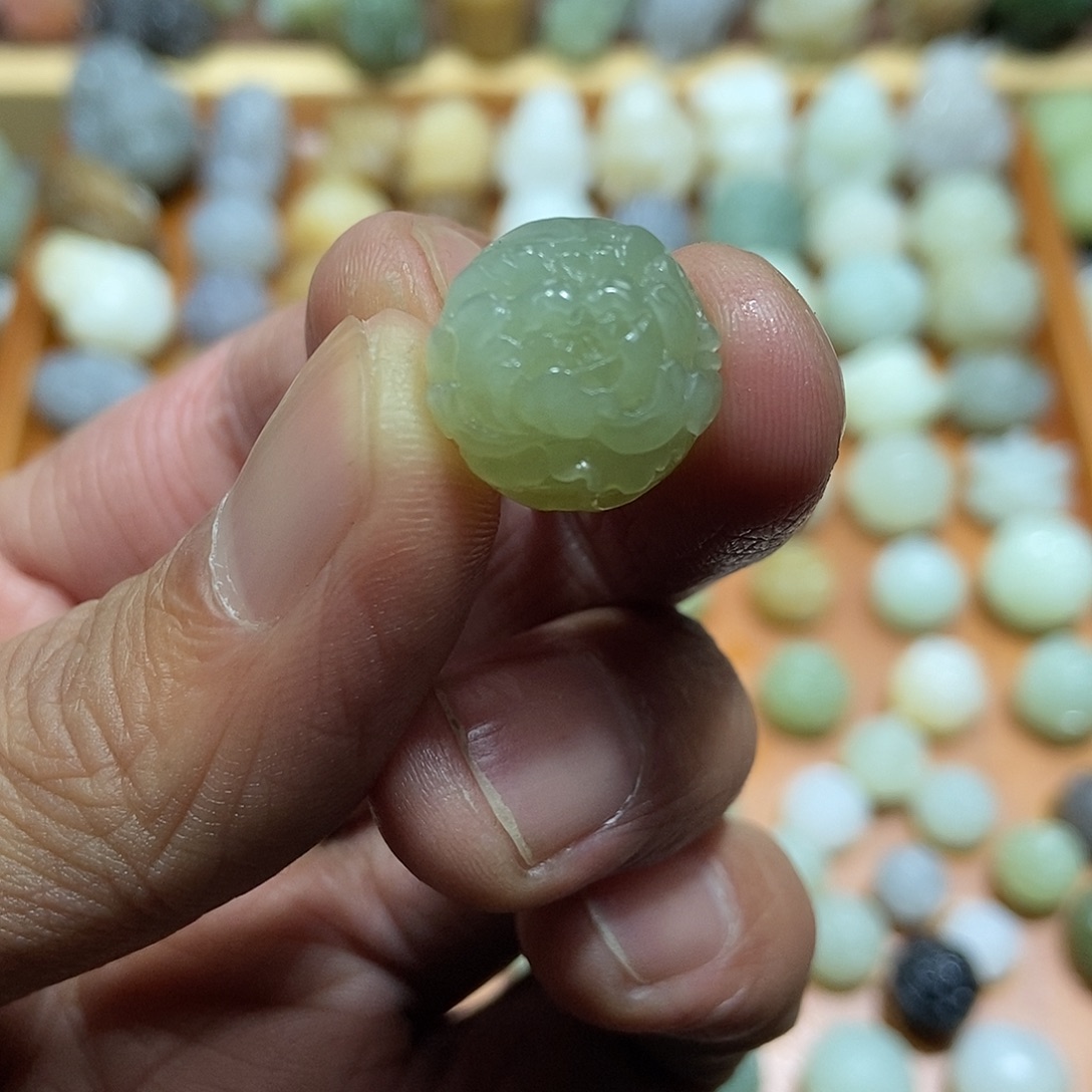 和田玉未镶嵌颈饰定制