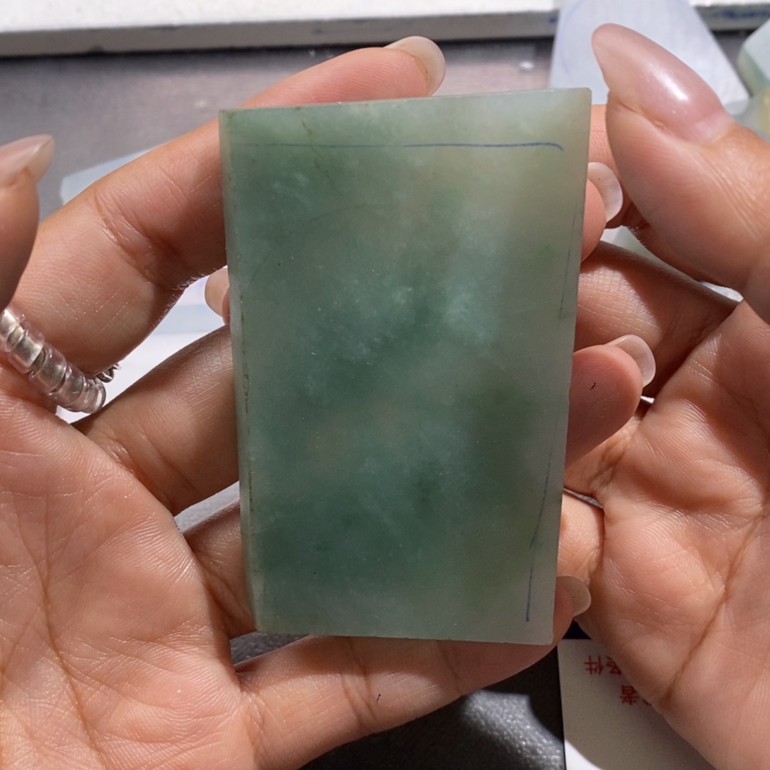 未镶嵌挂件翡翠是***哦