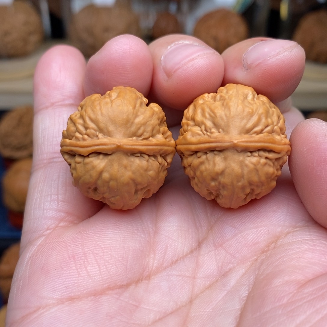 文玩核桃把件手捻粗筋八棱