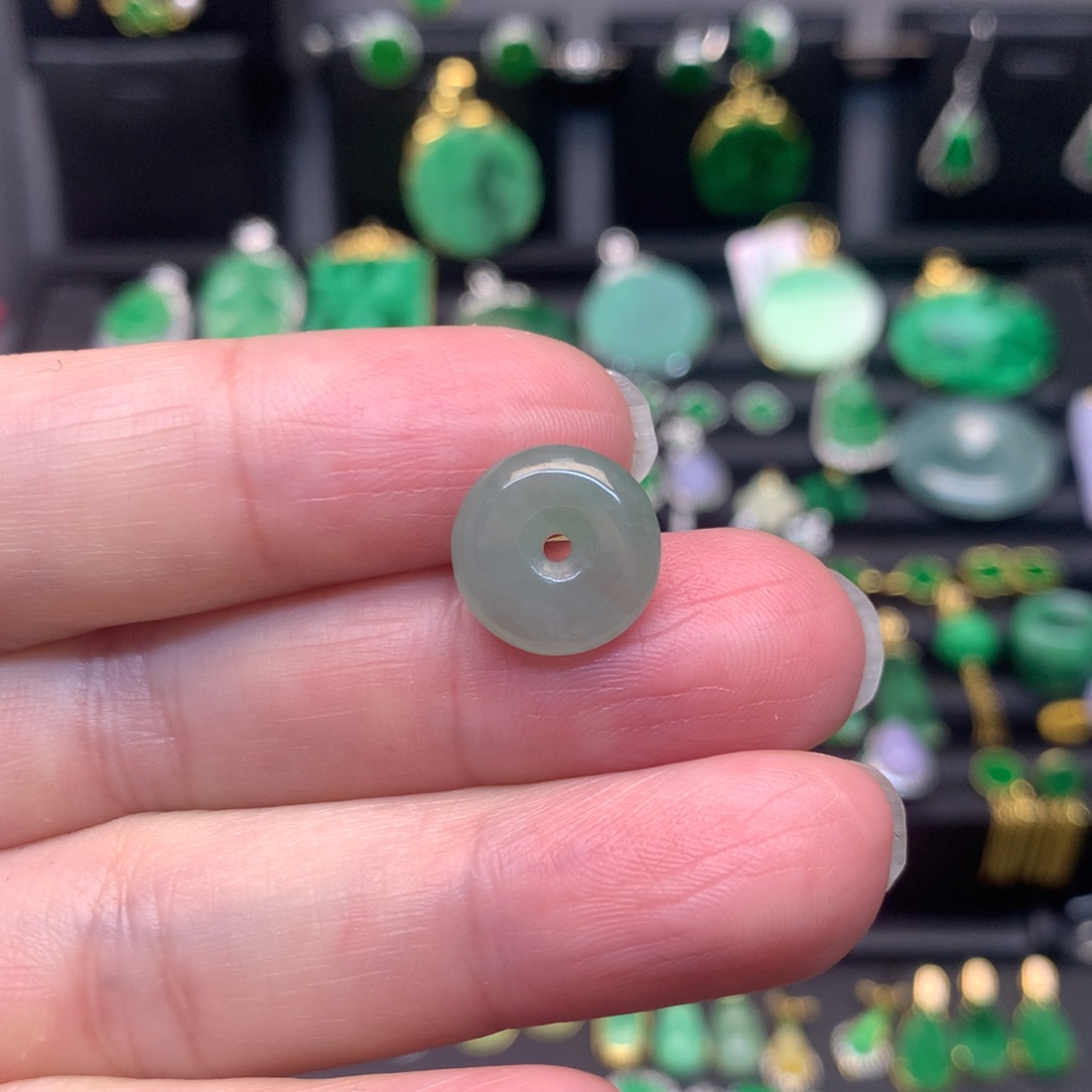 翡翠未镶嵌颈饰有纹裂