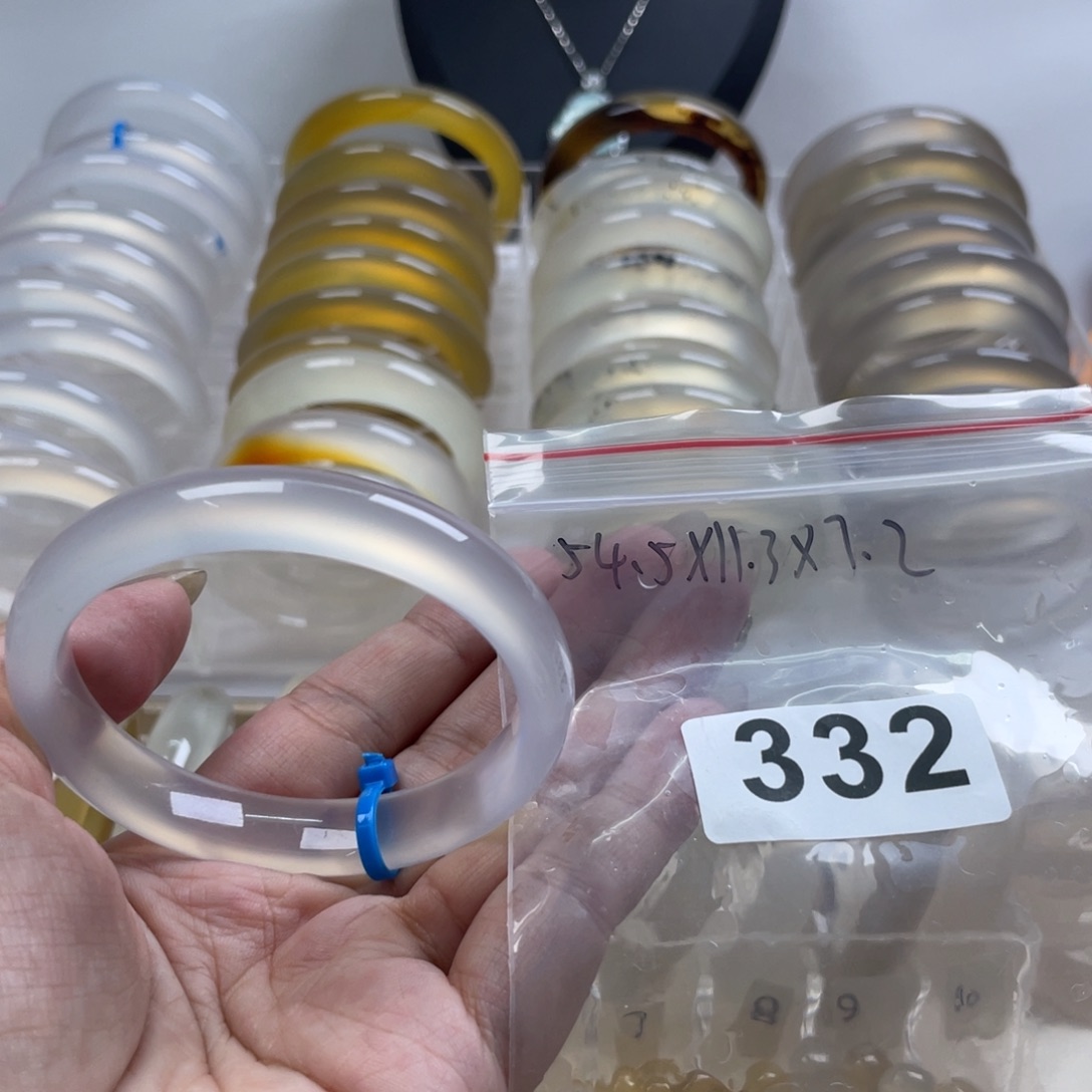 手镯玛瑙/玉髓未镶嵌一*