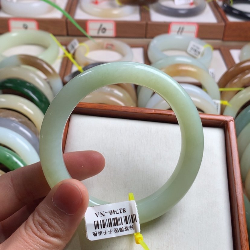 【闪购商品】和田玉手镯未镶嵌60