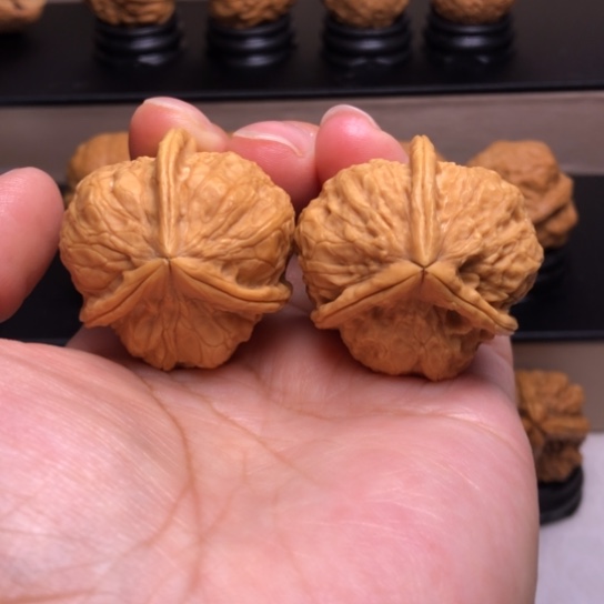 文玩核桃把件粗筋三楞34