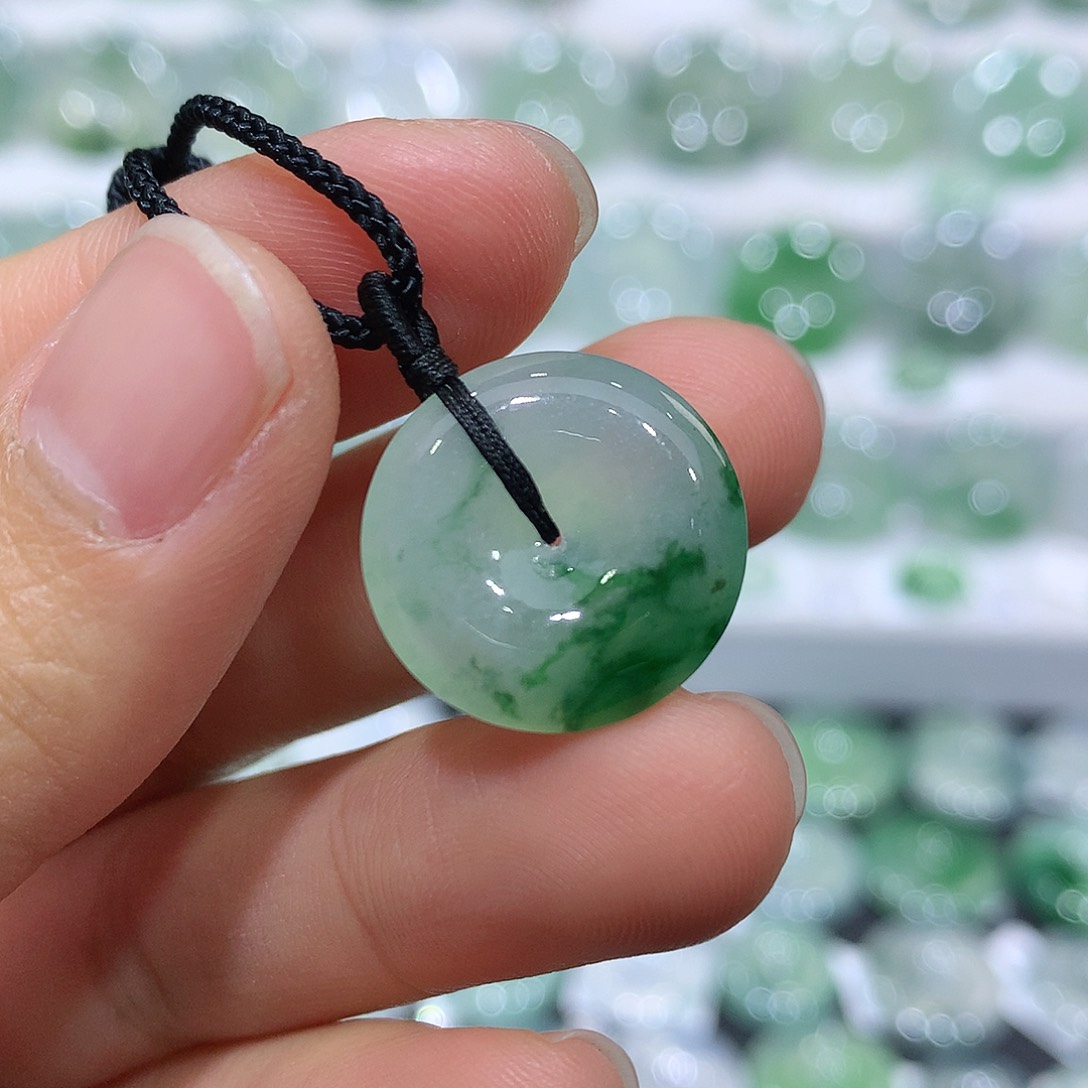 翡翠吊坠(不含链)未镶嵌l****