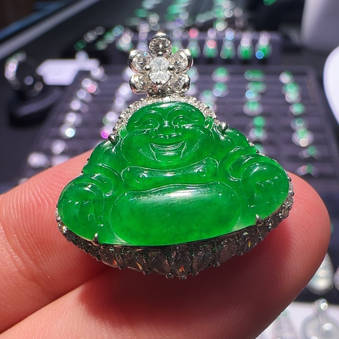 翡翠18K金镶嵌颈饰吊坠