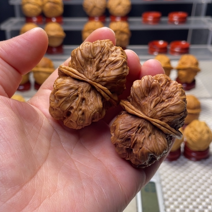 文玩核桃把件15磐石鬼脸