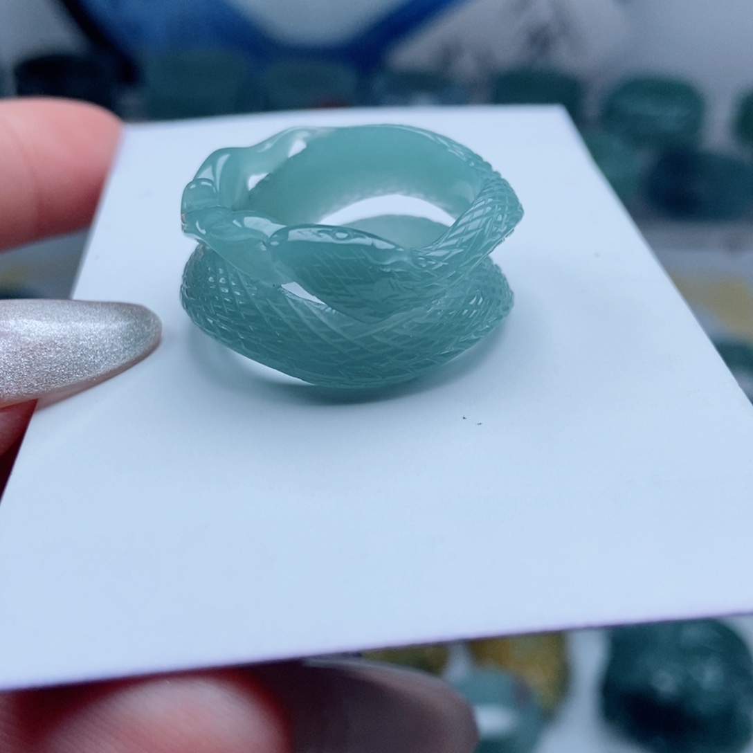翡翠戒指未镶嵌翡翠