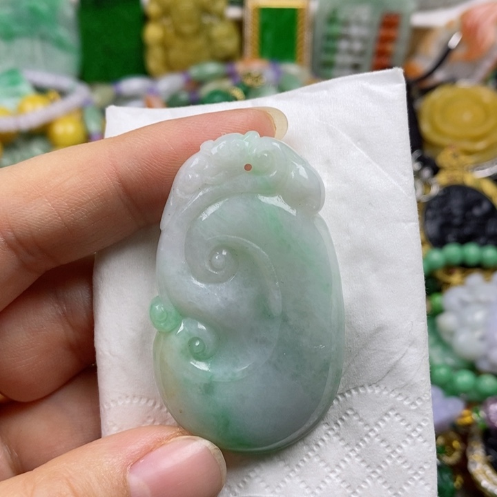 翡翠吊坠(赠链)未镶嵌