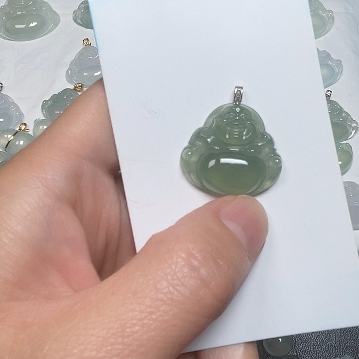 翡翠足金镶嵌颈饰翡翠