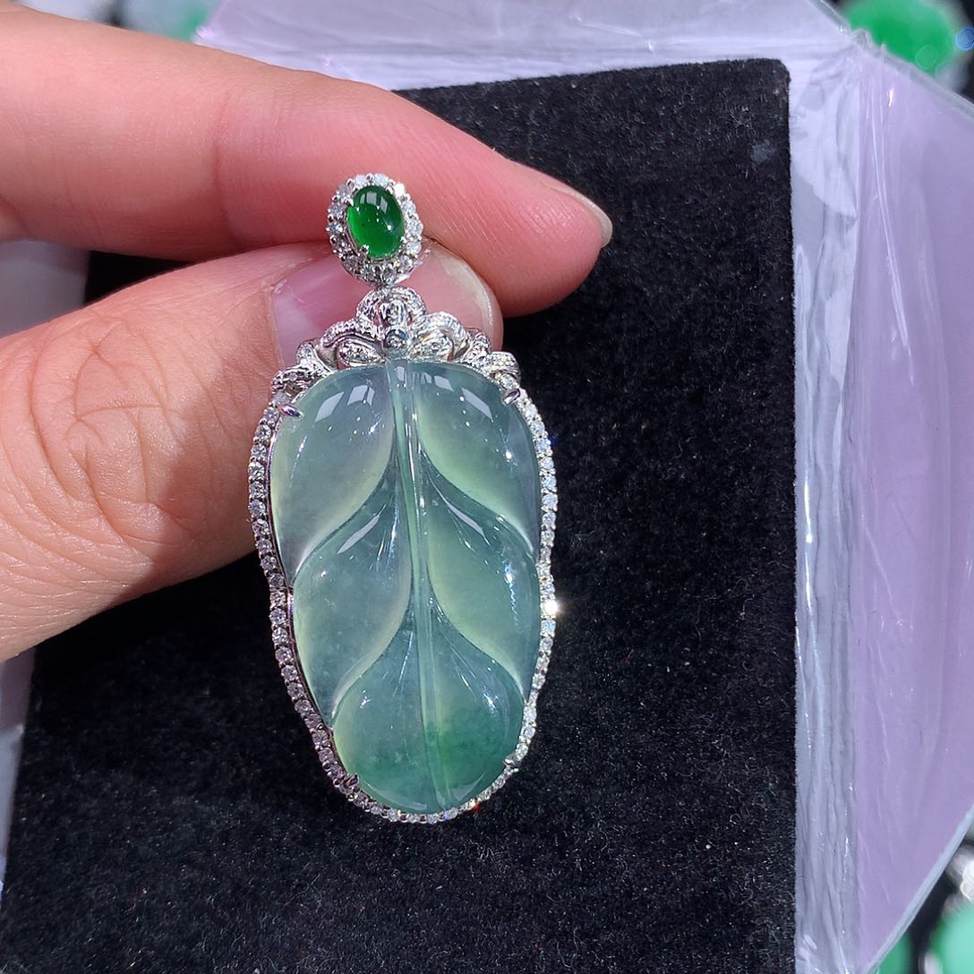 翡翠吊坠(不含链)18K金镶嵌