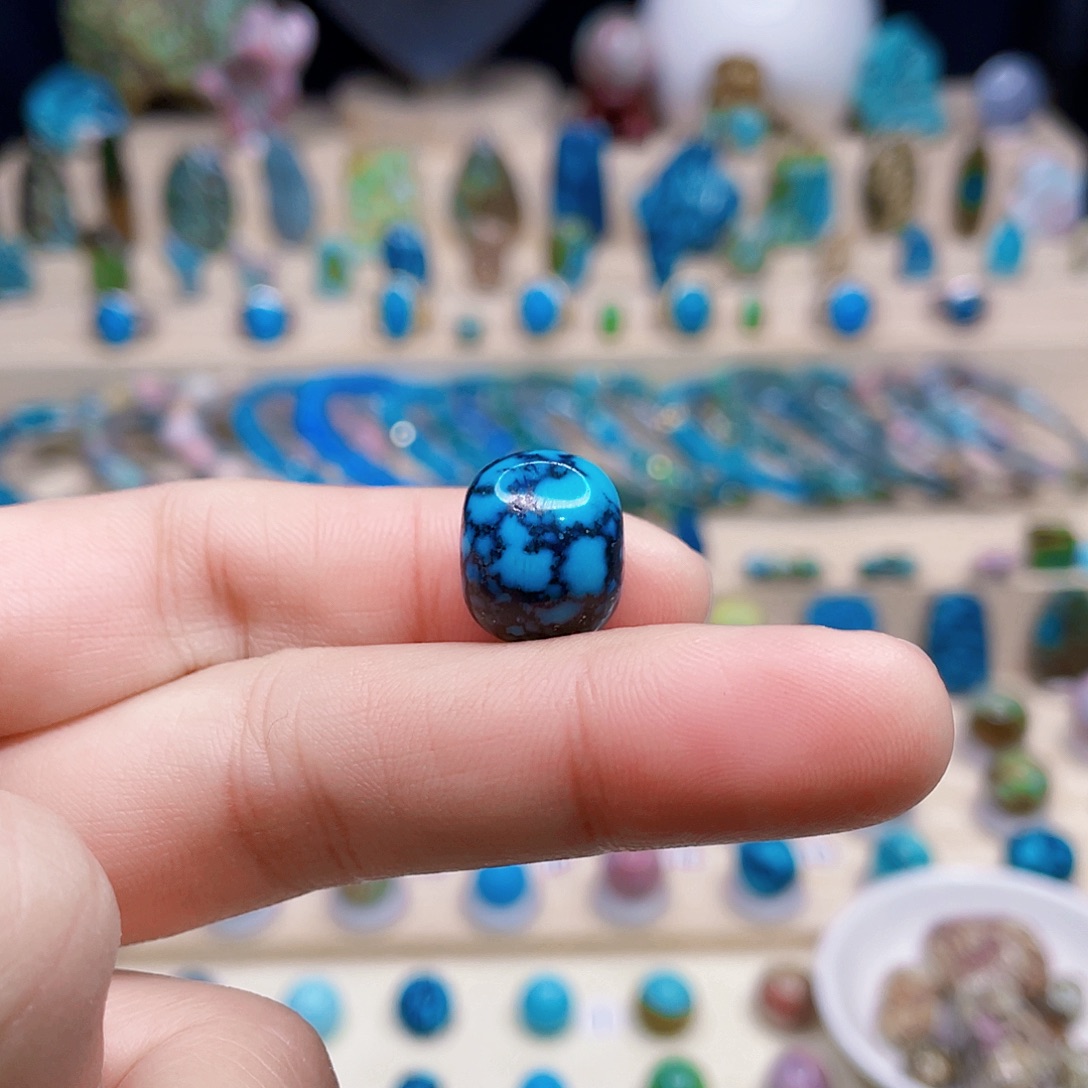 绿松石未镶嵌珠宝奇石