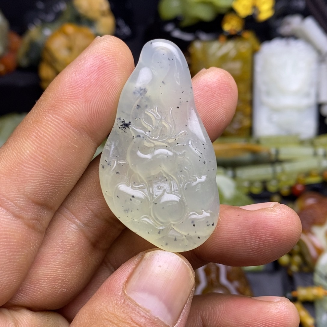 蛇纹石玉颈饰未镶嵌