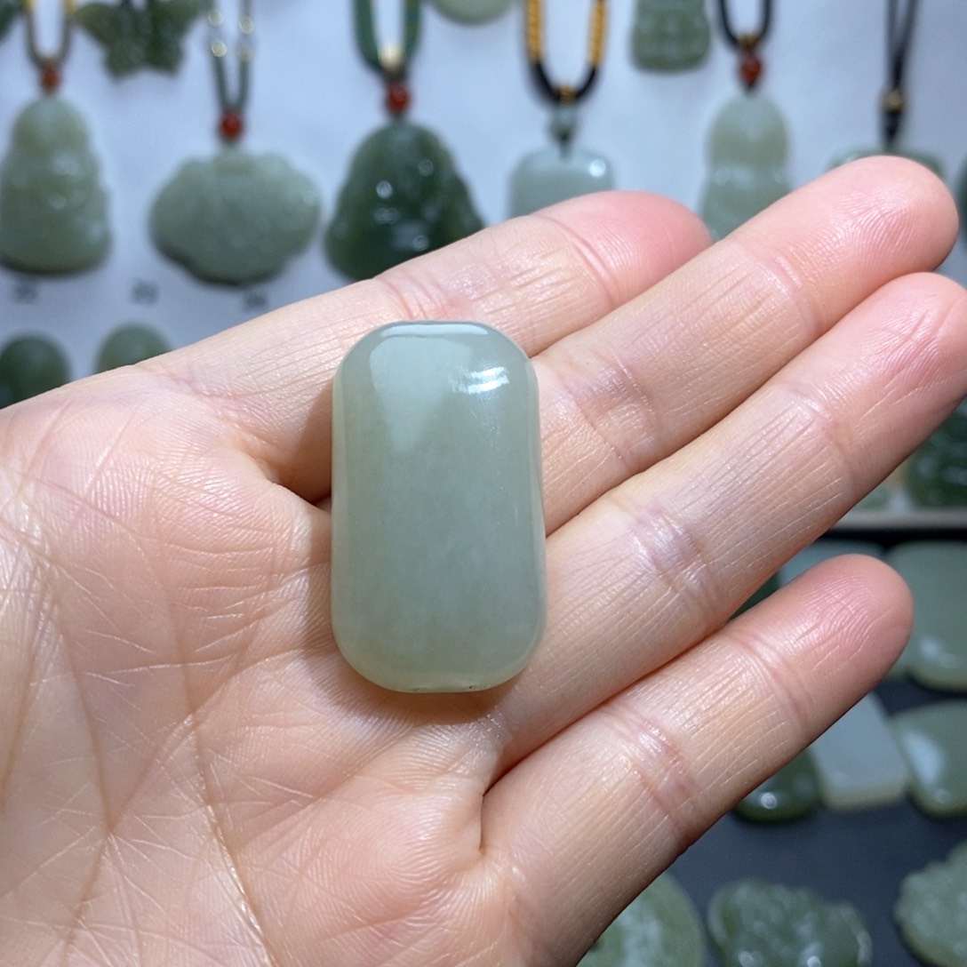 和田玉颈饰未镶嵌憨***i