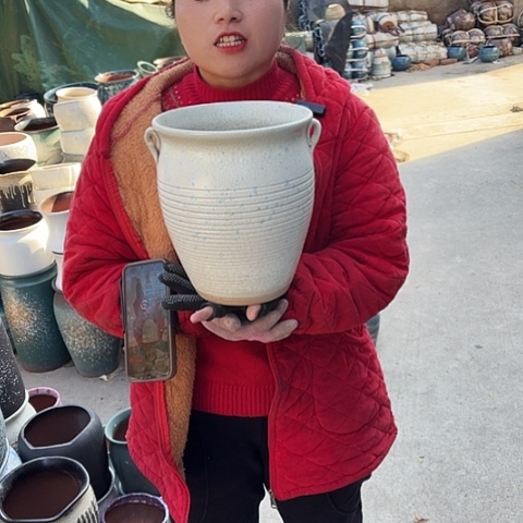 口20高23瑕疵盆子。   品