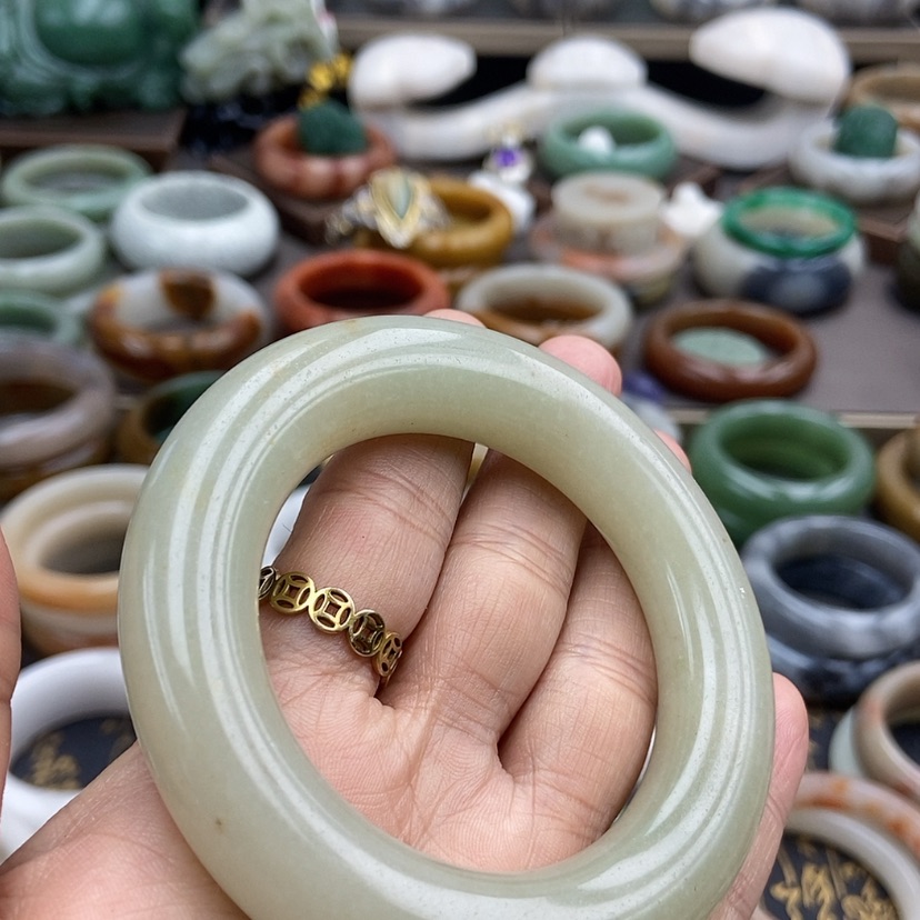 【闪购商品】石英质玉手镯53未镶嵌