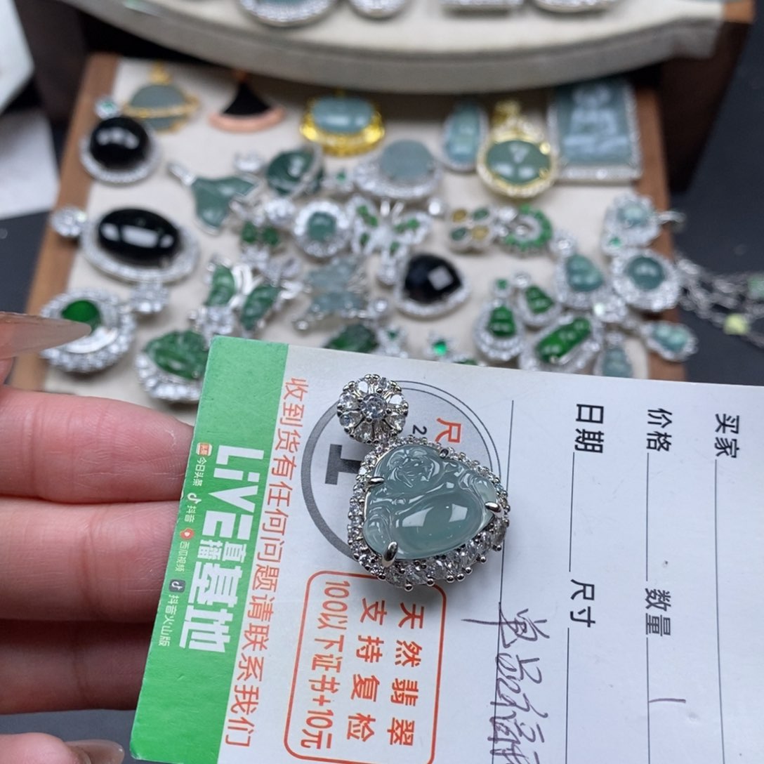 翡翠颈饰未镶嵌翡翠