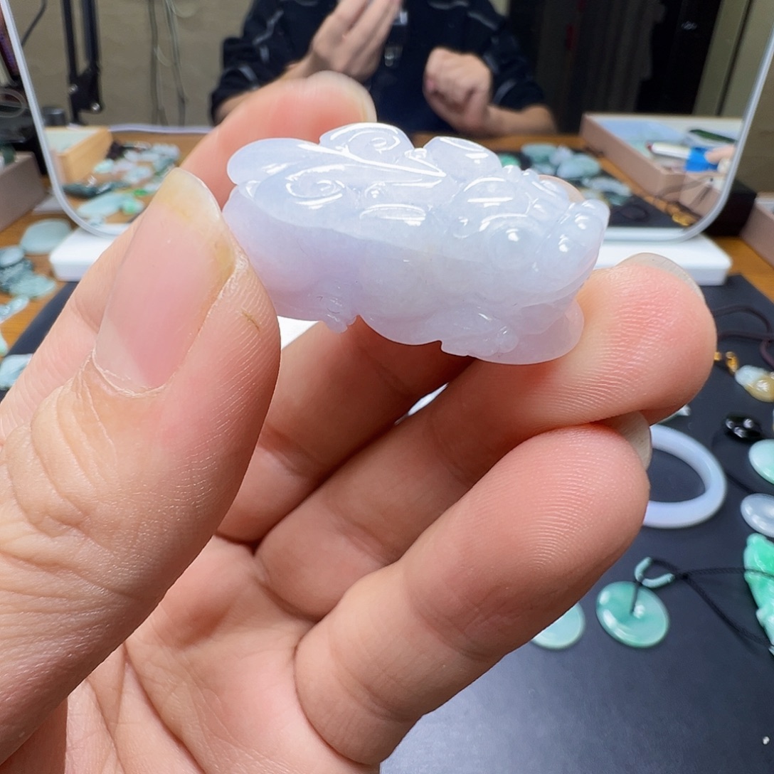 翡翠未镶嵌颈饰貔貅