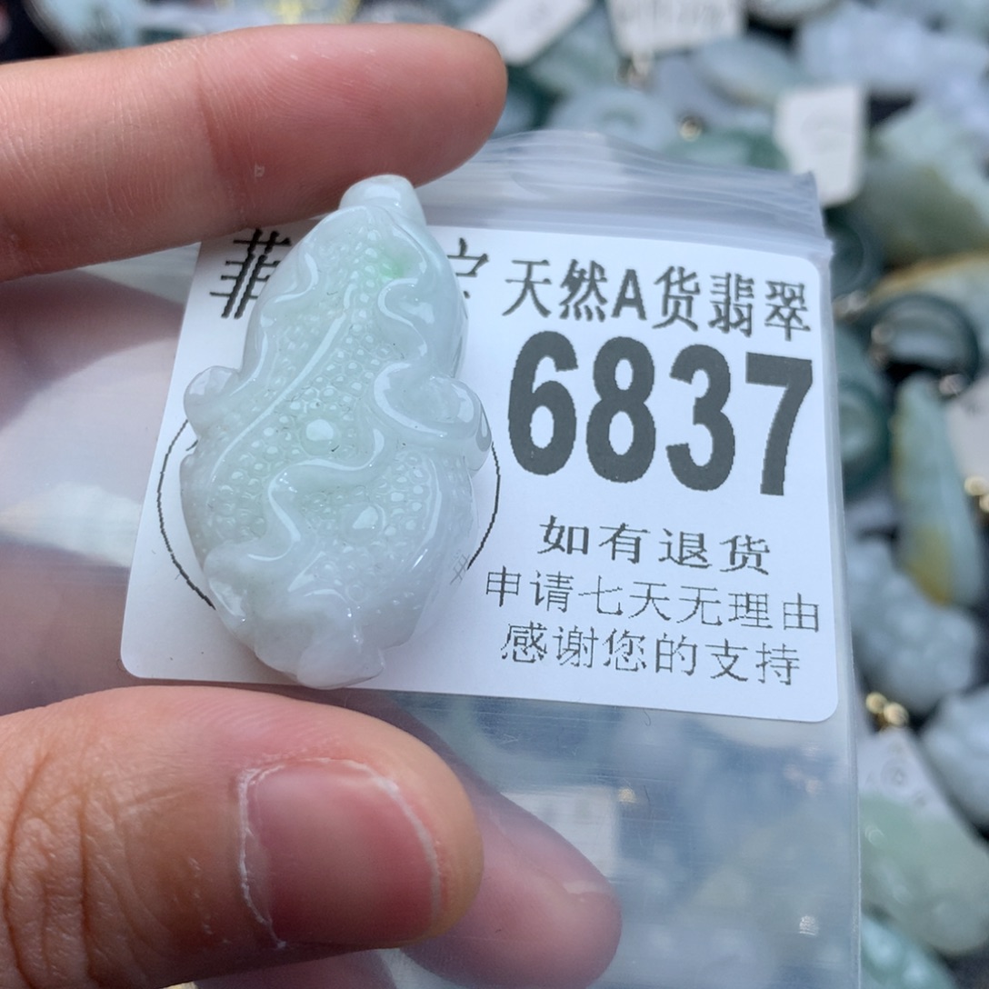 翡翠颈饰未镶嵌6837。