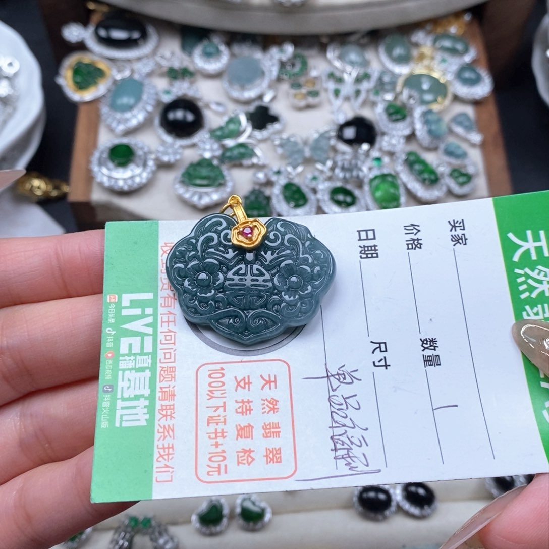 翡翠颈饰未镶嵌翡翠