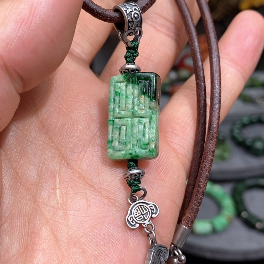 翡翠颈饰银S925镶嵌漂亮美眉