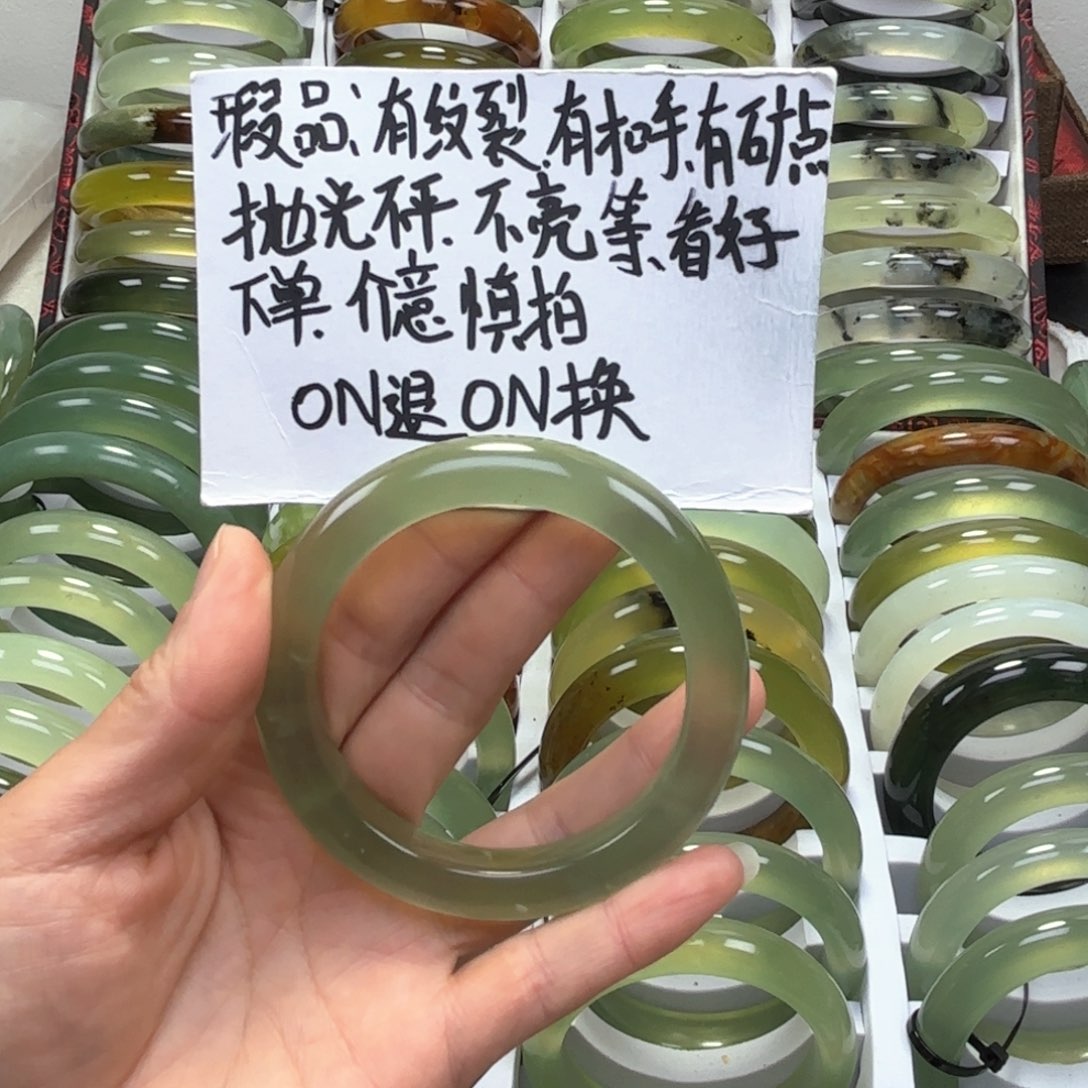 蛇纹石玉手镯未镶嵌檀*