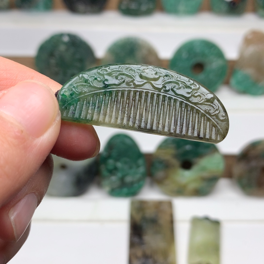 独山玉颈饰未镶嵌