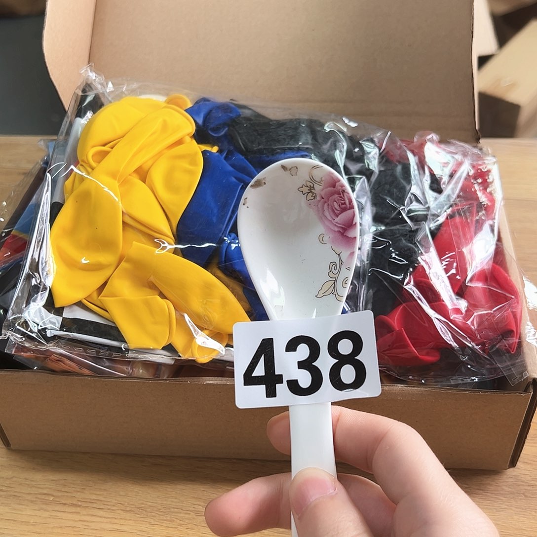 摆件发两盒……………………………………………………