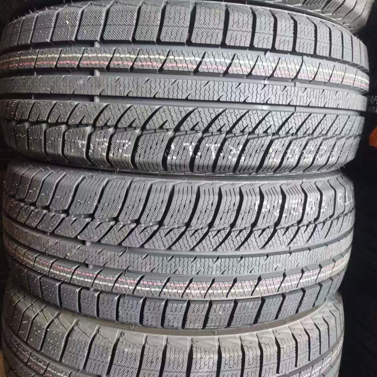 25年特价雪地轮胎   软胶防滑胎  冬季胎