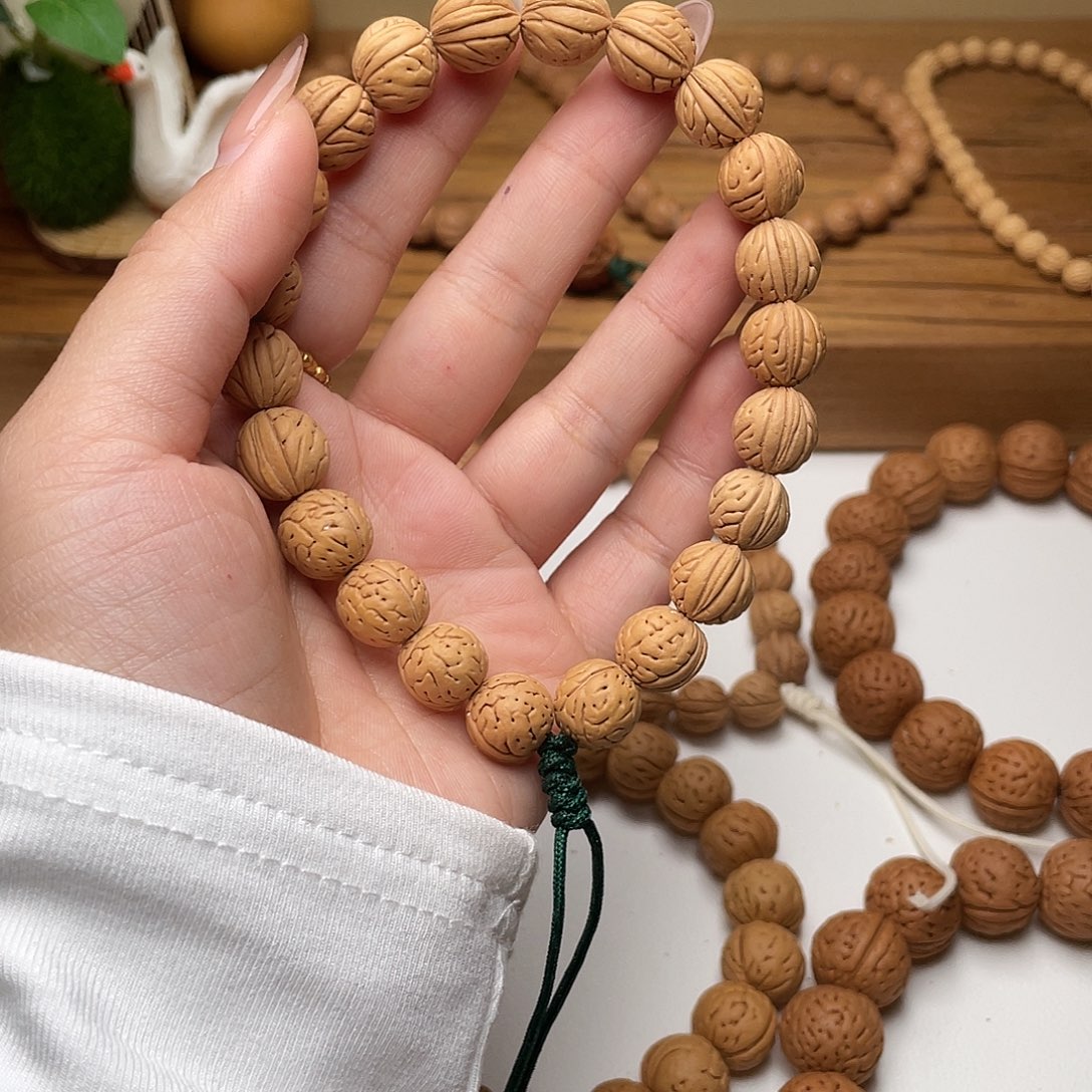 一***舟11加野生小肠纹桃核手持