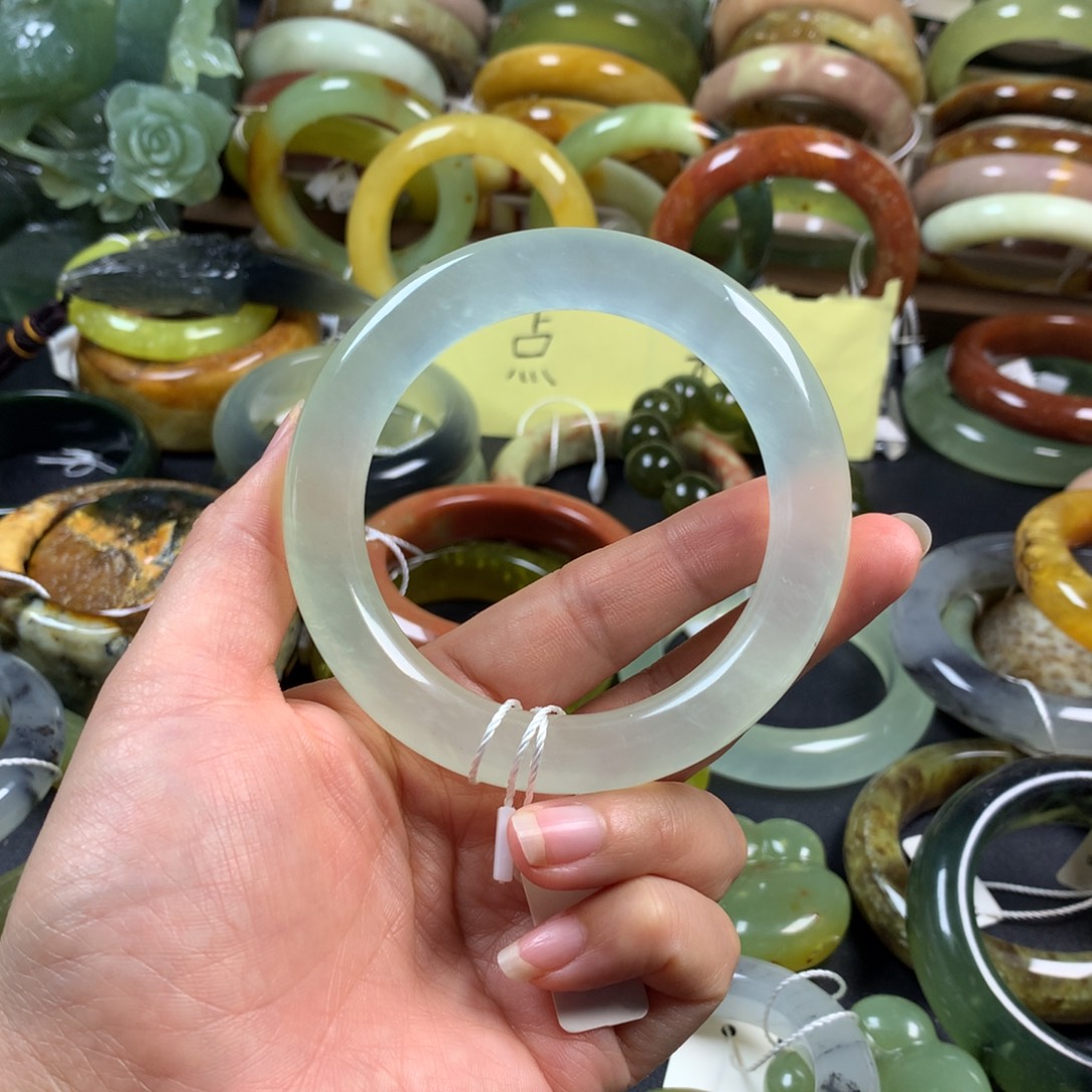 蛇纹石玉未镶嵌手镯