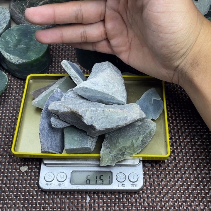 和田玉未镶嵌珠宝半成品