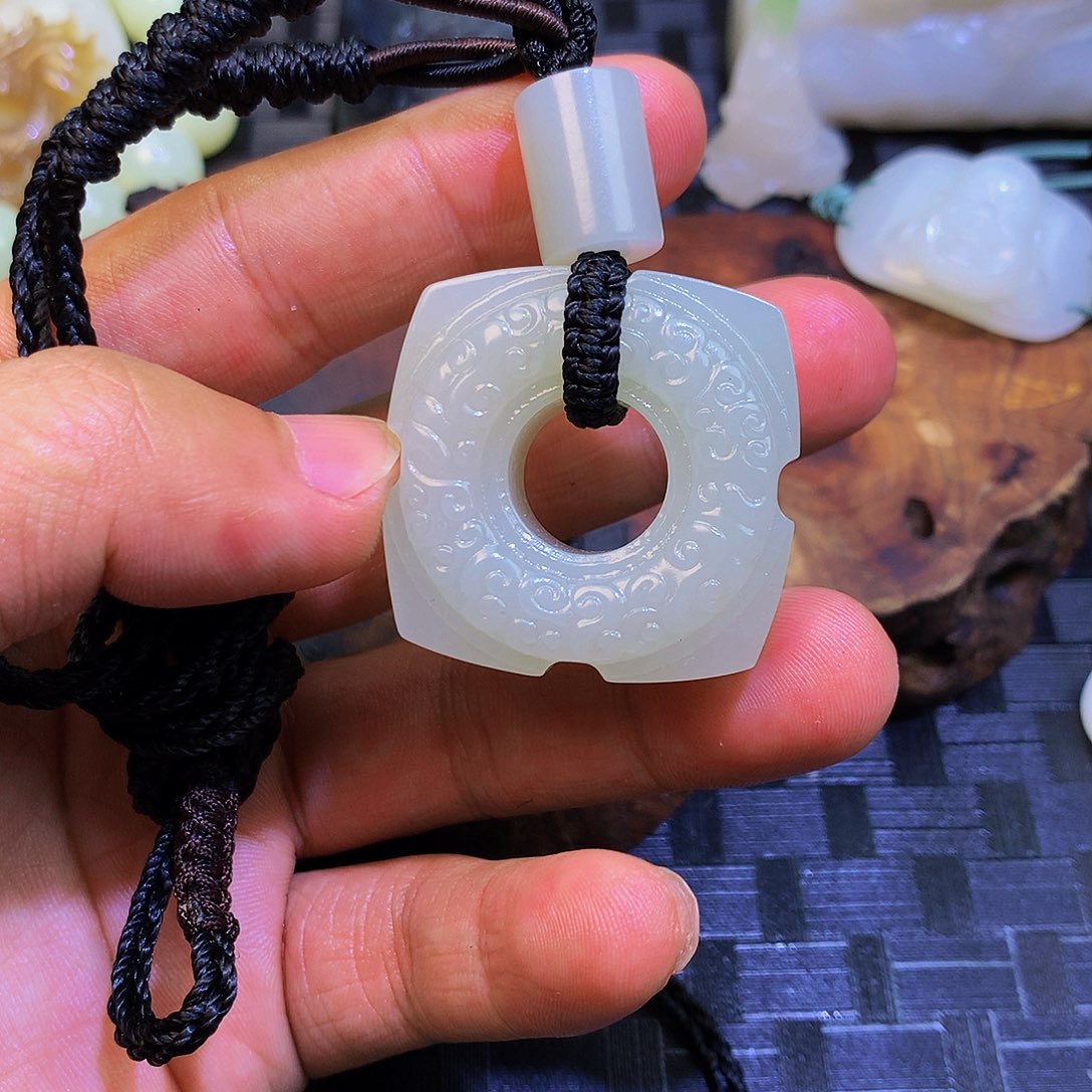 和田玉挂件未镶嵌风**会