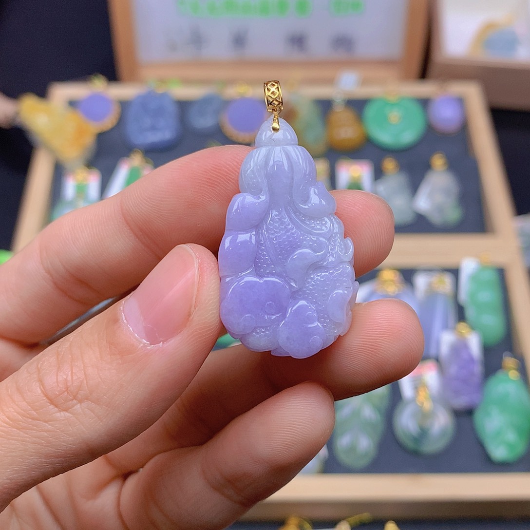 翡翠颈饰18K金镶嵌翡翠