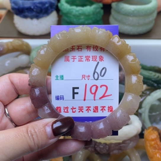 【闪购商品】未镶嵌手镯（圆镯）石英质玉