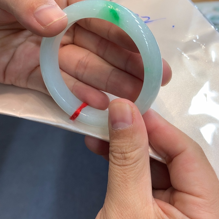 翡翠未镶嵌手镯手镯