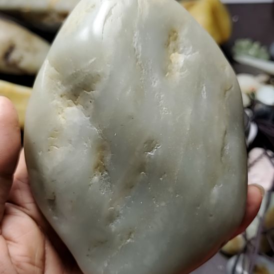 和田玉未镶嵌把件