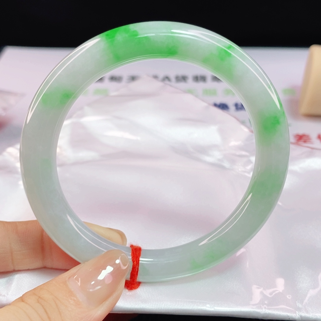 翡翠手镯未镶嵌57.6圆镯