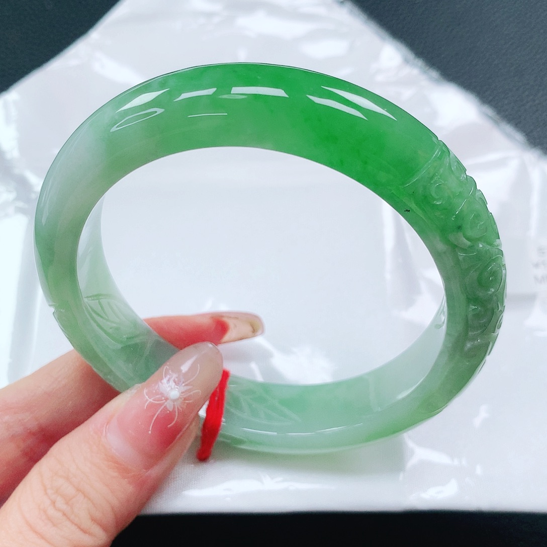 翡翠手镯未镶嵌57圈