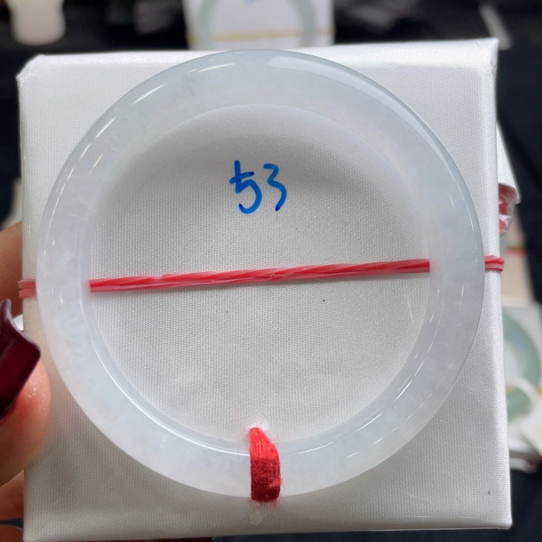 翡翠手镯未镶嵌翡翠手镯