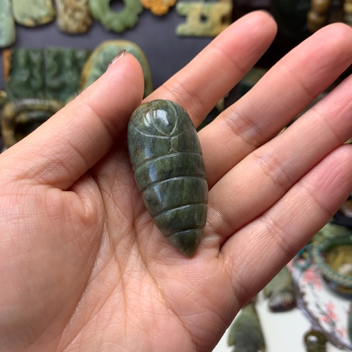 透闪石质玉未镶嵌颈饰