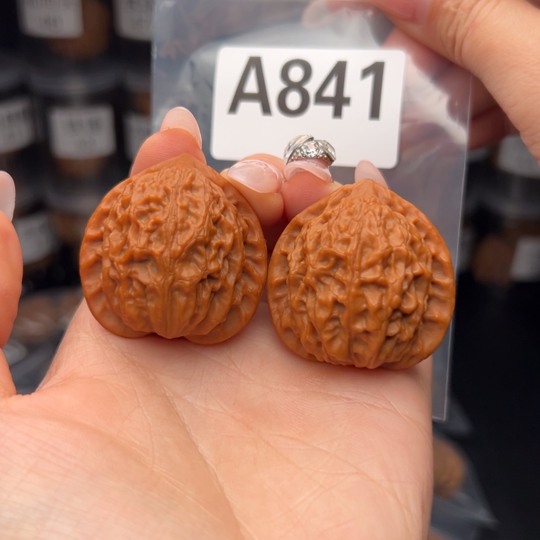 文玩核桃吊坠金牛38全品
