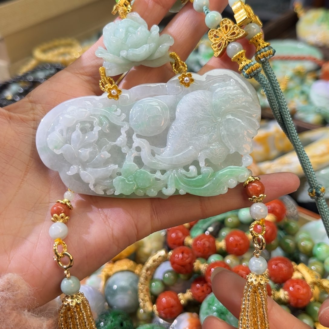 翡翠颈饰未镶嵌待编款