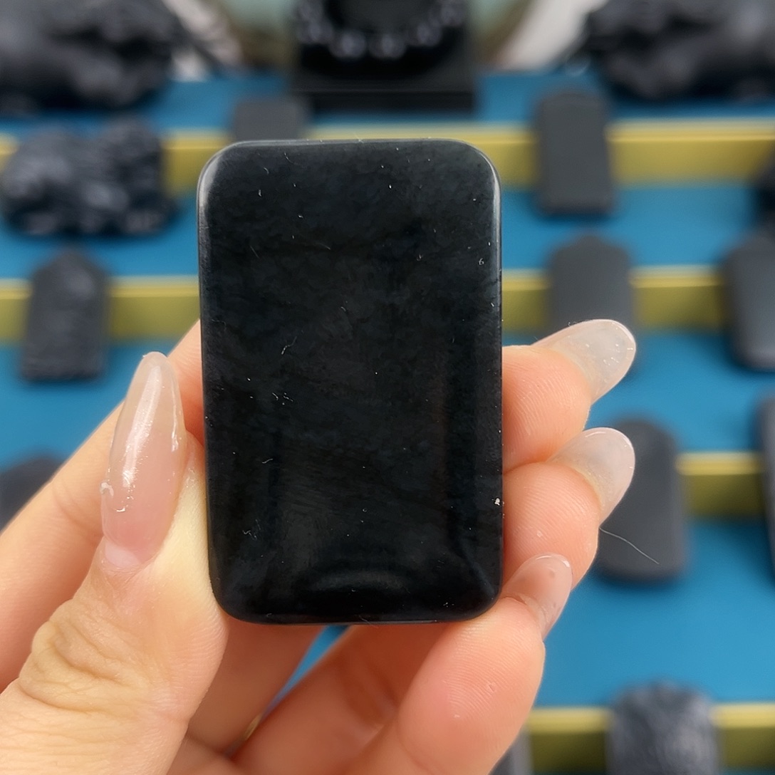 和田玉（墨玉）3、5面包未镶嵌