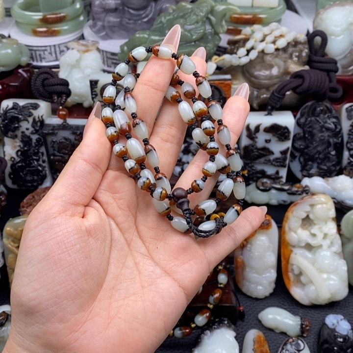 浅***悟和田玉未镶嵌颈饰