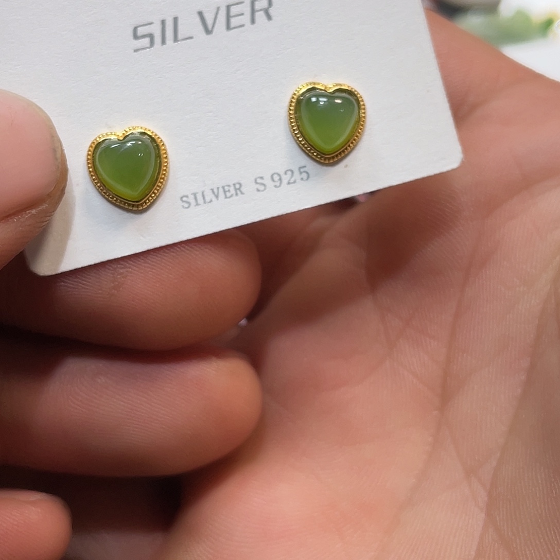 和田玉（碧玉）未镶嵌耳饰