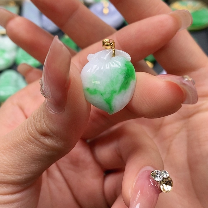 翡翠颈饰未镶嵌吊坠