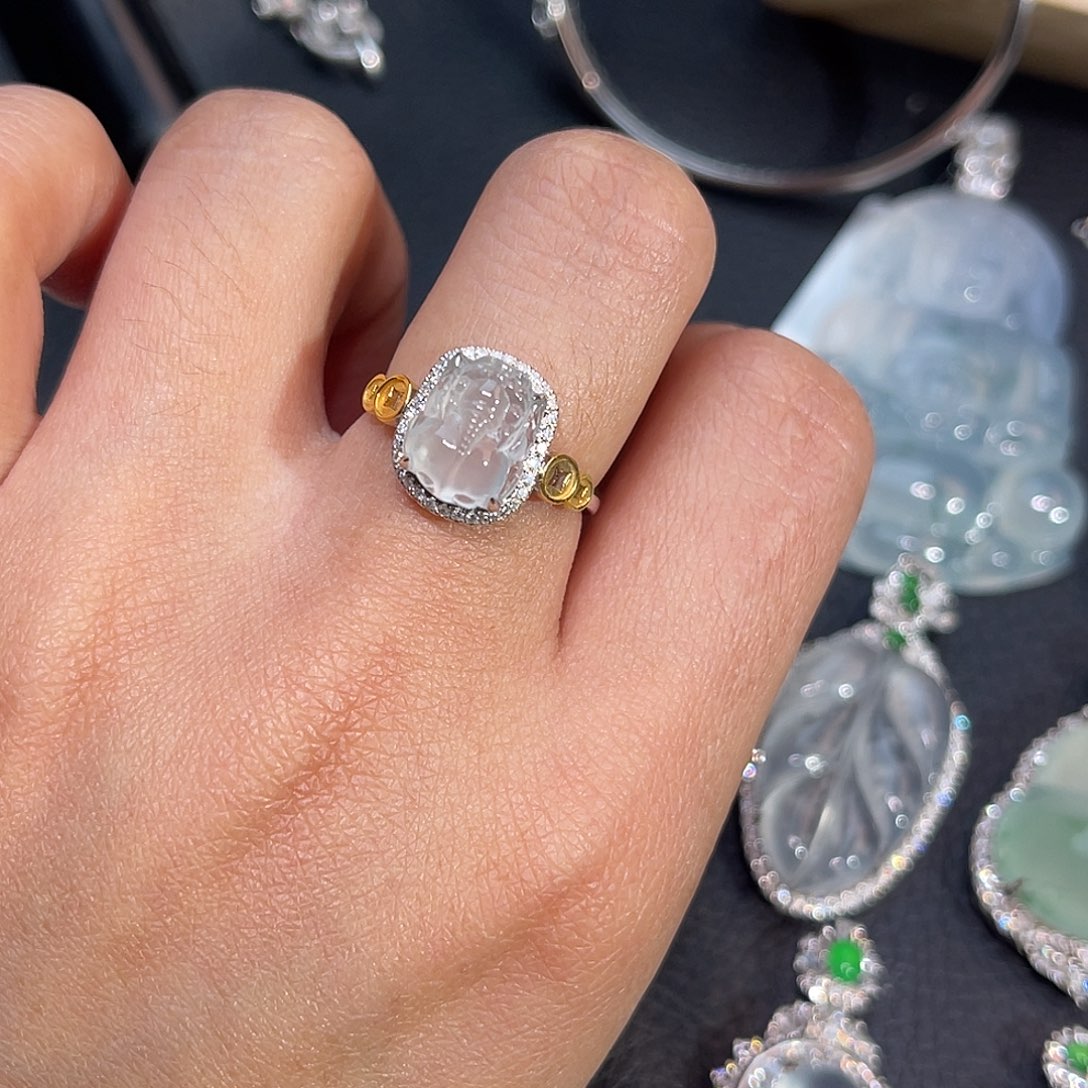 翡翠18K金镶嵌戒指貔貅