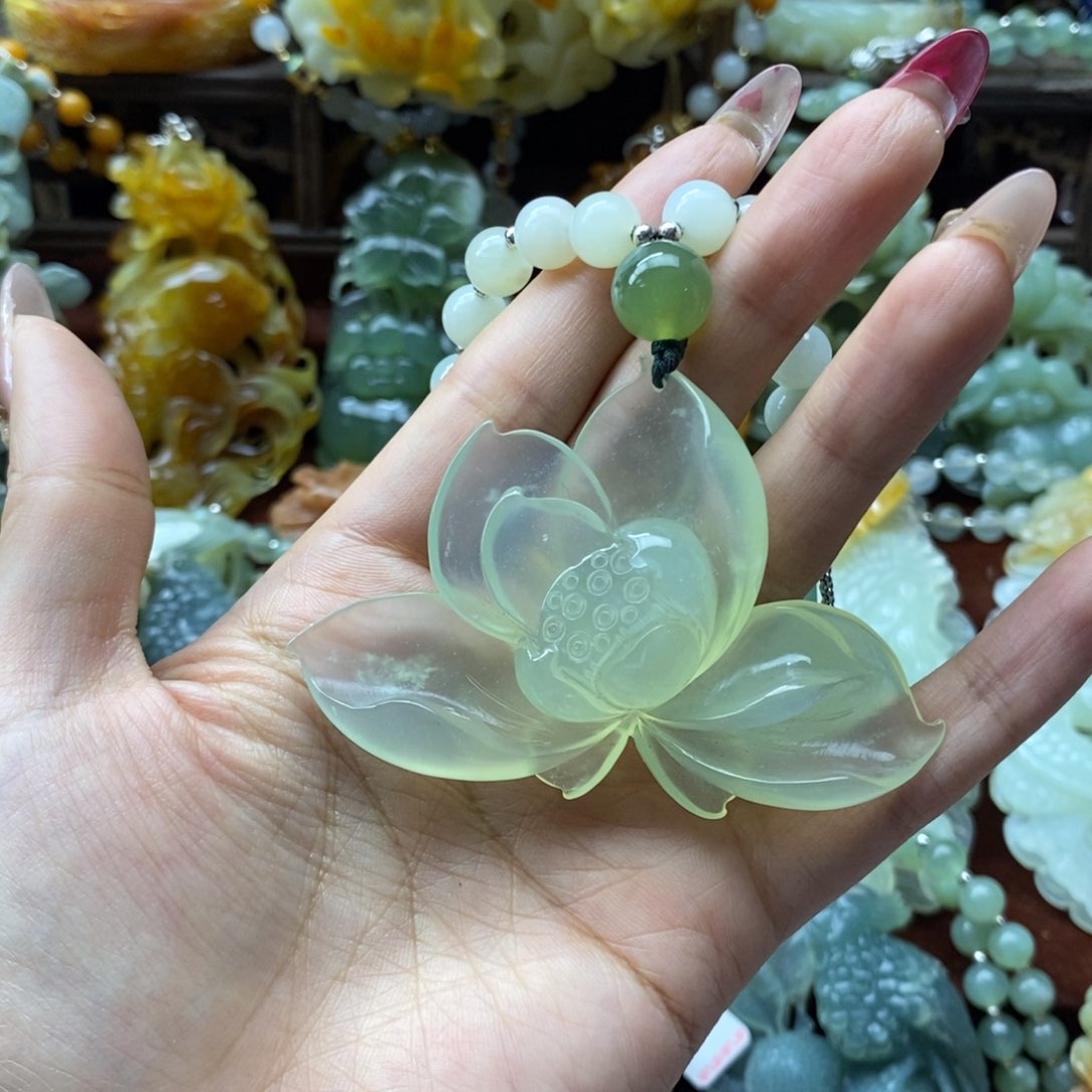 蛇纹石玉颈饰未镶嵌