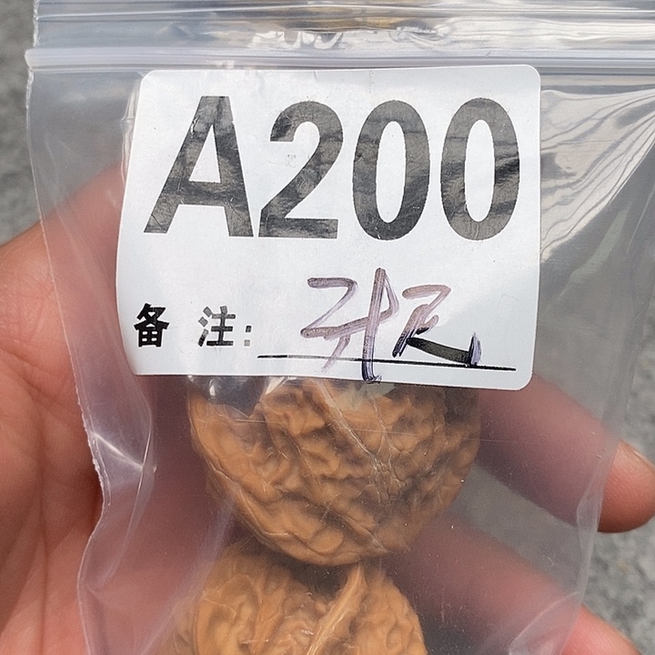 文玩核桃吊坠三棱